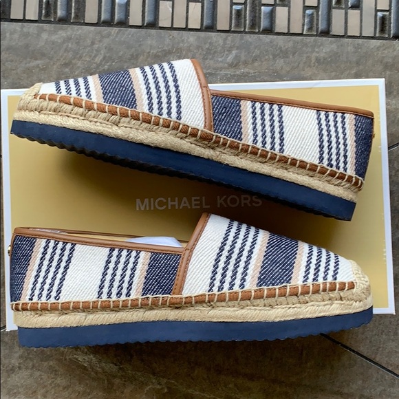 MICHAEL KORS MATHILDE ESPADRILLE CANVAS NAVY MULTI - Picture 13 of 16